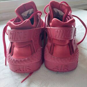 Nike Air Huarache Sneakers in  Triple Red 2015, Women's 8